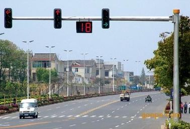 چین Hot Dip Galvanized 6.5m Standard Traffic Light Pole 11m Single Arm For Traffic Road تامین کننده