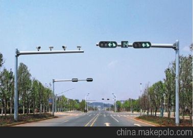 چین Custom Highway / Driveway Light Poles With Galvanized Ancho Bolt , 6m Cross Arm تامین کننده
