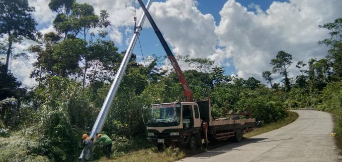 3.8mm 7.2mm 9m 11m مالزی hop dip galvanisation قطب های الکتریکی فولادی با FRP 2